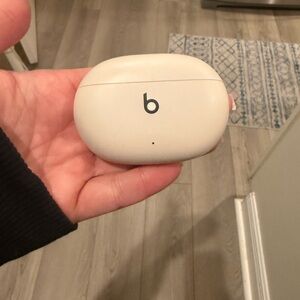 Beats Wireless Earbuds - Cream